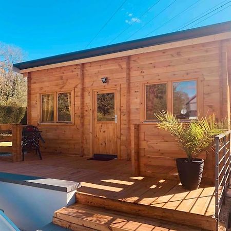 Chalet 2 Personnes Avec Jacuzzi Et Piscine Saisonniere Partagee Corcieux المظهر الخارجي الصورة