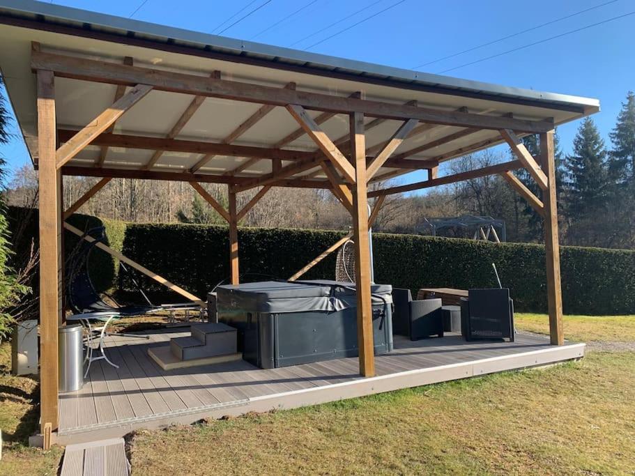 Chalet 2 Personnes Avec Jacuzzi Et Piscine Saisonniere Partagee Corcieux المظهر الخارجي الصورة