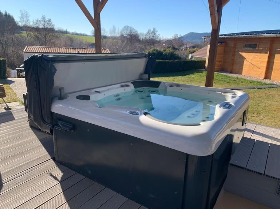 Chalet 2 Personnes Avec Jacuzzi Et Piscine Saisonniere Partagee Corcieux المظهر الخارجي الصورة