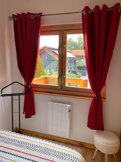 Chalet 2 Personnes Avec Jacuzzi Et Piscine Saisonniere Partagee Corcieux المظهر الخارجي الصورة