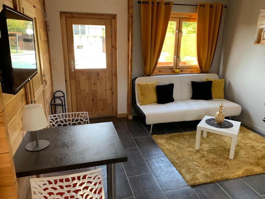 Chalet 2 Personnes Avec Jacuzzi Et Piscine Saisonniere Partagee Corcieux المظهر الخارجي الصورة