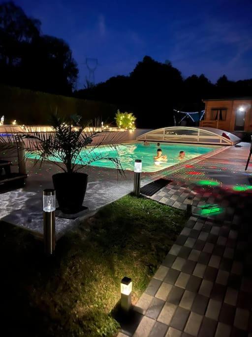 Chalet 2 Personnes Avec Jacuzzi Et Piscine Saisonniere Partagee Corcieux المظهر الخارجي الصورة