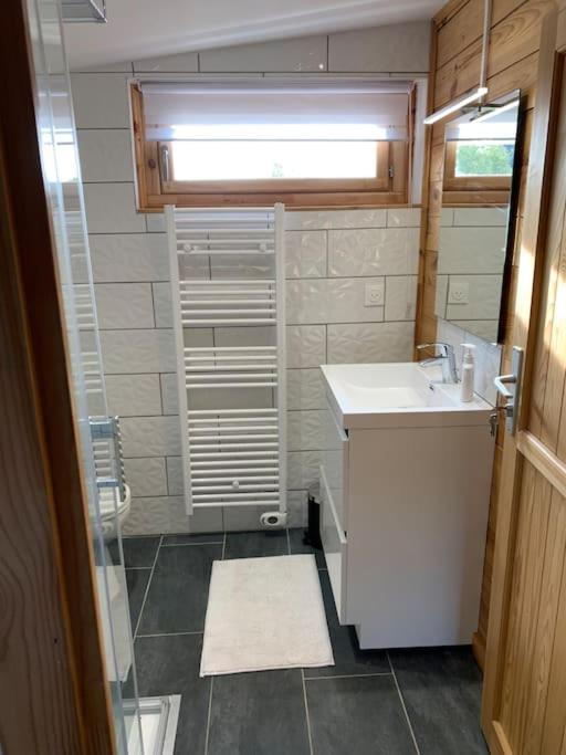 Chalet 2 Personnes Avec Jacuzzi Et Piscine Saisonniere Partagee Corcieux المظهر الخارجي الصورة