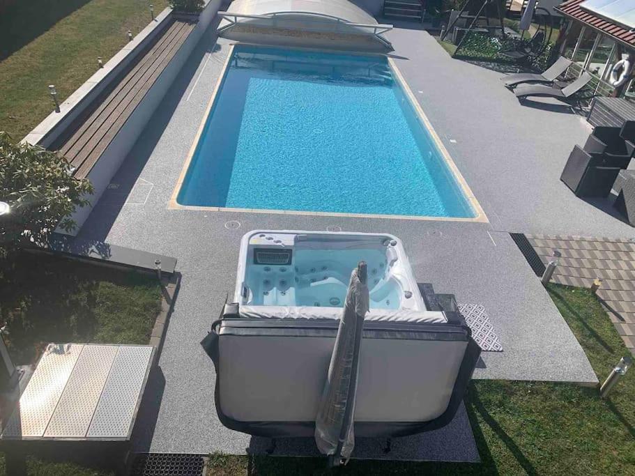 Chalet 2 Personnes Avec Jacuzzi Et Piscine Saisonniere Partagee Corcieux المظهر الخارجي الصورة