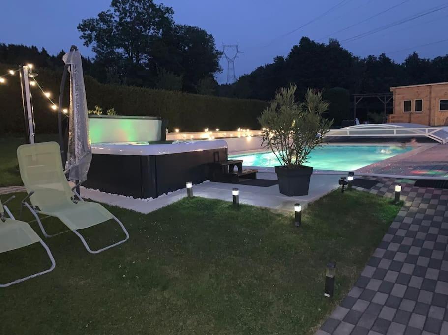 Chalet 2 Personnes Avec Jacuzzi Et Piscine Saisonniere Partagee Corcieux المظهر الخارجي الصورة